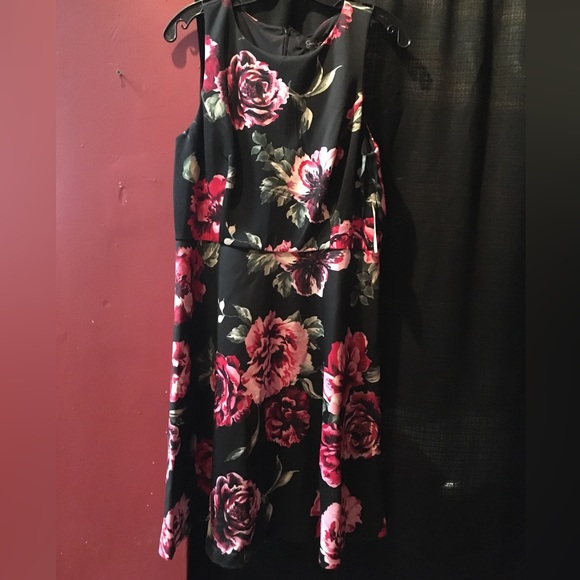 Jessica Simpson Rose Dress 🌹 - Picture 2 of 13